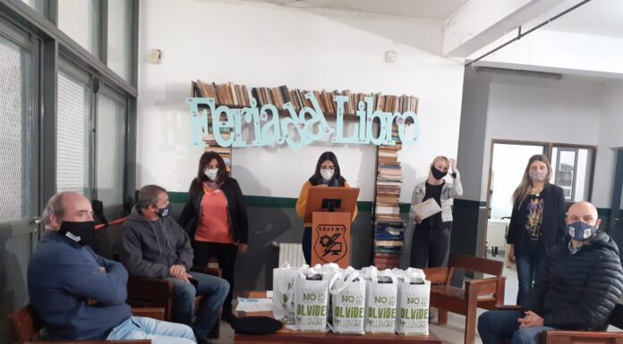 ENTREGA DE PREMIOS A LOS GANADORES DE LOS CONCURSOS DE LA FERIA DEL LIBRO DE MARCOS PAZ