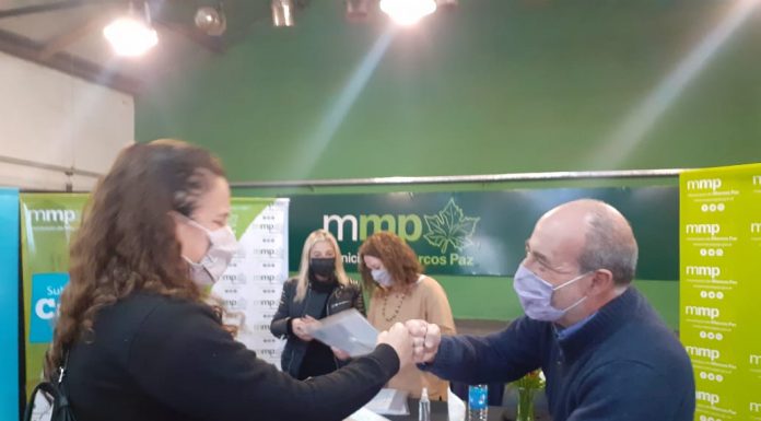 ENTREGA DE ESRITURAS Y TÍTULOS DE PROPIEDAD PARA VECINOS DE MARCOS PAZ