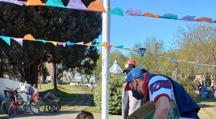 ACTIVIDAD SOLIDARIA DE LA PEÑA DE SAN LORENZO EN LA PLAZA DE JUEGOS