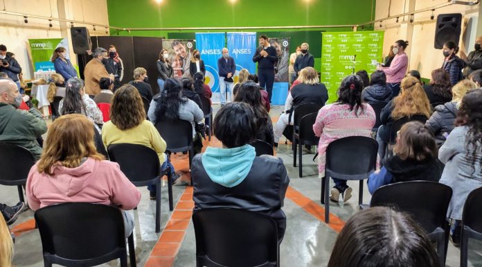 FERNANDA RAVERTA VISITÓ MARCOS PAZ Y ESTUVO PRESENTE EN LA ENTREGA DE JUBILACIONES CON RECONOCIMIENTO A APORTES POR TAREAS DE CUIDADO