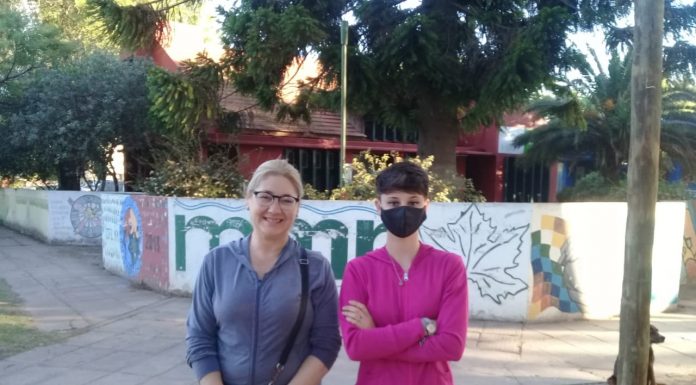 HISTORIA DESTACADA DEL DÍA: MADRE E HIJA VENDEN SUS PRODUCTOS SOBRE AGÜERO Y LIBERTAD