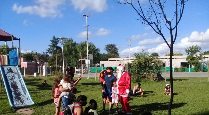 LA VOZ DE PAPA NOEL EN SU RECORRIDO POR LAS UMIS