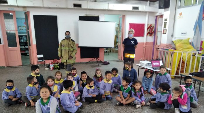 TALLER ‘ABURRAMOS AL BOMBERO’ EN EL JARDIN 901