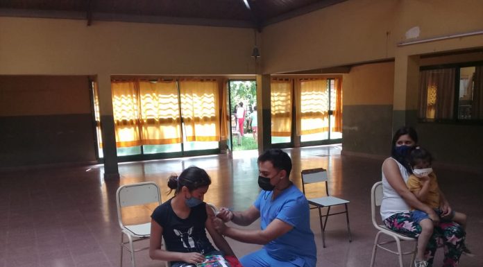 JORNADA DE VACUNACIÓN COVID-19 Y CONTROL DE CALENDARIOS EN ESCUELA PRIMARIA N°12