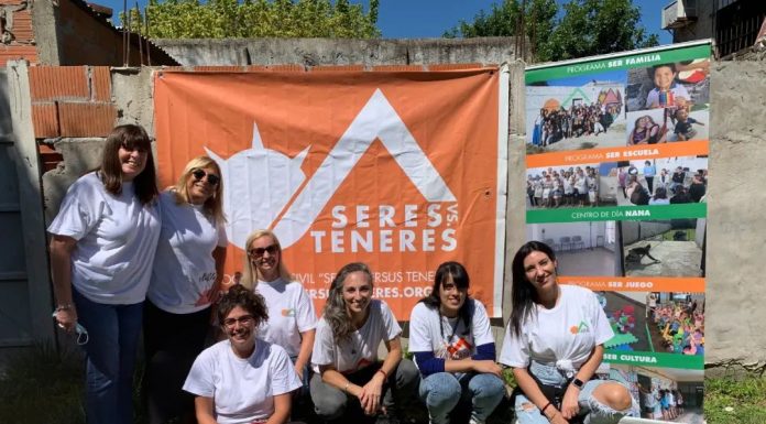 SERES VS TENERES ENTREGÓ KITS ESCOLARES A 19 ESCUELAS DE MARCOS PAZ