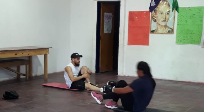 FRANCO SICURELLA DA CLASES DE BOXEO EN LA UNIDAD BASICA DE TODOS