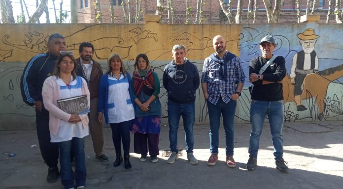 PINTAN UN MURAL DE MALVINAS EN LA ESCUELA N°1