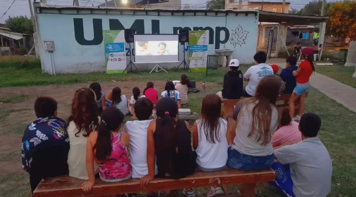 El Cine Móvil estuvo en barrio El Zorzal