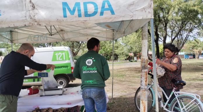 El municipio recorre los barrios con el pan y la papa ´Marcos Paz´