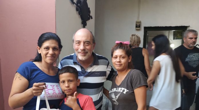 Entrega de reconocimiento a merenderos y comedores