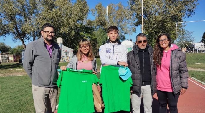 Deportes entregó reconocimientos a deportistas locales destacados