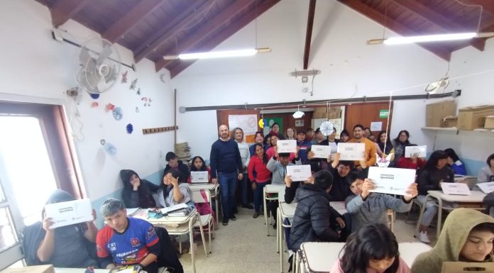 ENTREGA DE NOTEBOOK PARA ESCUELAS SECUNDARIAS