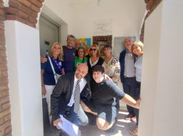 SE COLOCARON PLACAS EN HOMENAJE A OLGA DE SOUZA PINTO Y OSCAR SÁNCHEZ EN JEFATURA DISTRITAL Y EN LA ESCUELA SECUNDARIA N°2