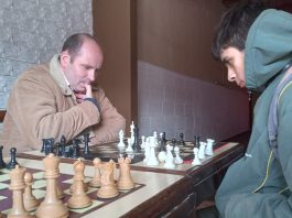 LA ESCUELA MUNICIPAL DE AJEDREZ A CARGO DE JORGE TROBEC OFRECE CLASES PRESENCIALES Y VIRTUALES