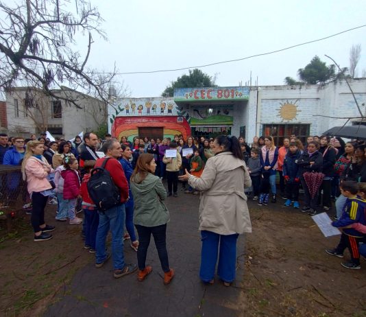 ABRAZO SIMBÓLICO AL CEC 801 EN DEFENSA DEL ESPACIO EDUCATIVO