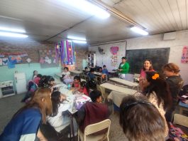 EN EL ACTO DEL DÍA DE LA PRIMAVERA DEL CEC 801, SE HIZO ENTREGA DE UN TELEVISOR Y UN PARLANTE