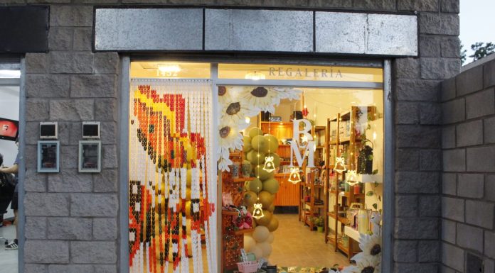 INAUGURACIÓN DE UN NUEVO LOCAL DE REGALARÍA EN LAS CUATRO ESQUINAS