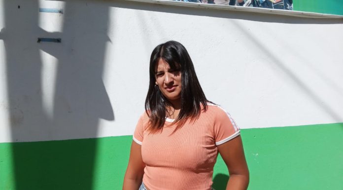 LA PELUQUERA BRISA TORRES OFRECE CORTES GRATUITOS EN LAS UMIS