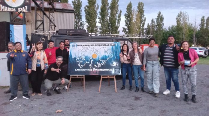 SE REALIZÓ LA VIGILIA POR MALVINAS EN EL PASEO DE LA ESTACIÓN