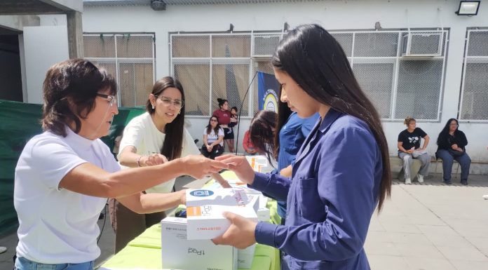 MARCOS PAZ CONECTADA: ESTUDIANTES DE SÉPTIMO AÑO DE LA TÉCNICA DEL BICENTENARIO RECIBIERON SUS TABLETS