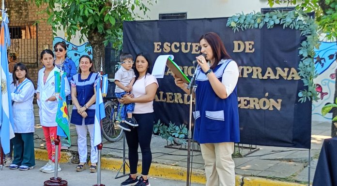 EMOTIVO HOMENAJE A VALERIA GARCERÓN EN EL ACTO DE IMPOSICIÓN DE NOMBRE DE LA ESCUELA DE EDUCACIÓN TEMPRANA