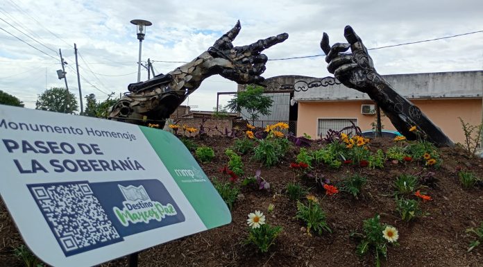 SE INAUGURÓ EL PASEO DE LA SOBERANÍA CON UNA ESCULTURA DEL ARTISTA MAURO DE GIUSEPPE