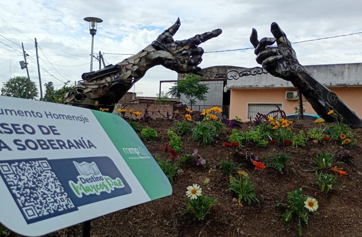 SE INAUGURÓ EL PASEO DE LA SOBERANÍA CON UNA ESCULTURA DEL ARTISTA MAURO DE GIUSEPPE
