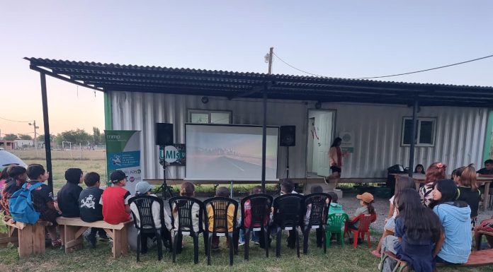 EL CINE MÓVIL VISITÓ EL BARRIO TORCHIARO