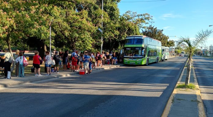 SALEN DOS MICROS RUMBO A LAS TERMAS DE GENERAL BELGRANO