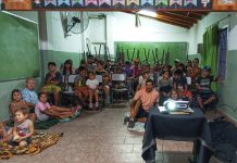 CINE MÓVIL EN LA UMI DEL BARRIO SANTA ROSA