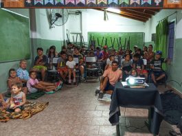 CINE MÓVIL EN LA UMI DEL BARRIO SANTA ROSA