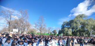 SE REALIZÓ LA PROMESA A LA BANDERA POR ALUMNOS DE CUARTO AÑO