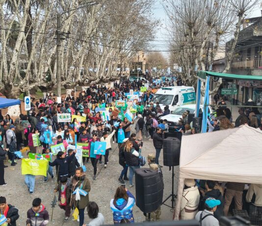 MARCOS PAZ CONMEMORÓ EL DÍA DE LA INDEPENDENCIA CON UN ACTO OFICIAL Y DESFILE INSTITUCIONAL