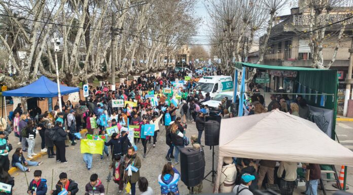 MARCOS PAZ CONMEMORÓ EL DÍA DE LA INDEPENDENCIA CON UN ACTO OFICIAL Y DESFILE INSTITUCIONAL