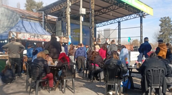 LA FIESTA DE LA EMPANADA REUNIÓ GASTRONOMÍA, MÚSICA Y EMPRENDEDORES EN EL PASEO DE LA ESTACIÓN
