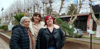 SE PLANTÓ UNA ESPECIE ARBÓREA AZUL EN HOMENAJE A LOS 60 AÑOS DEL OBELISCO