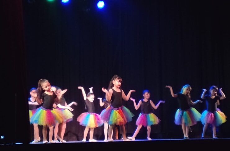 LA ACADEMIA DE DANZA VALERIA VALDEZ SE PRESENTÓ EN EL CENTRO CULTURAL ROMA