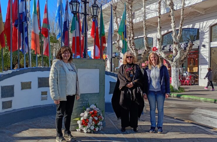 CONMEMORARON EL DÍA DEL INMIGRANTE CON UNA OFRENDA FLORAL