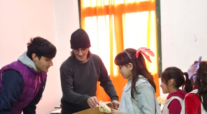 LA ONG JH REPARTIÓ JUGUETES Y GOLOSINAS EN LAS ESCUELAS RURALES