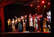 SE PRESENTÓ LA OBRA ESPERANDO LA CARROZA EN EL CENTRO CULTURAL ROMA