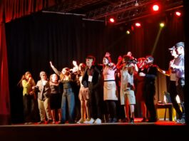 SE PRESENTÓ LA OBRA ESPERANDO LA CARROZA EN EL CENTRO CULTURAL ROMA