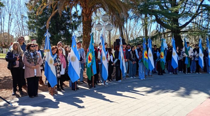 REALIZARON EL ACTO POR EL DÍA DEL MAESTRO EN LA PLAZA SAN MARTÍN