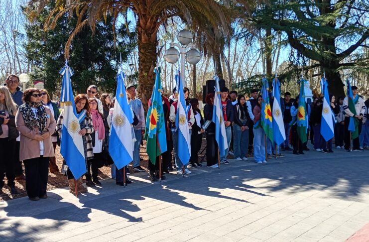 REALIZARON EL ACTO POR EL DÍA DEL MAESTRO EN LA PLAZA SAN MARTÍN