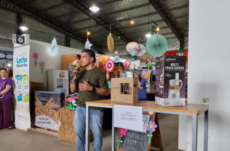 PRESENTACIÓN DE UN NUEVO PUESTO Y SORTEOS DEL MES EN EL PREDIO FERIAL MUNICIPAL