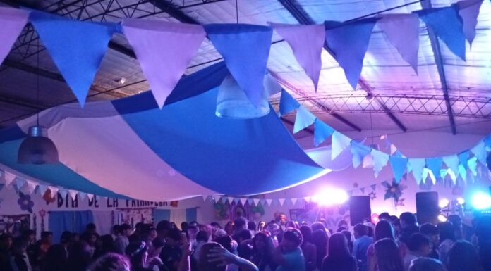 JÓVENES DISFRUTARON DE UNA NUEVA MATINÉ PRIMAVERA EN EL CIC DE LA PAZ