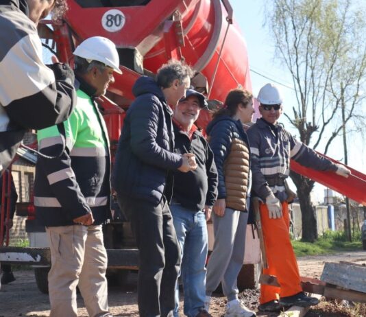 VISITA DEL MINISTRO GABRIEL KATOPODIS A LAS OBRAS DE ENTUBADO DE AMEGHINO Y RIVADAVIA