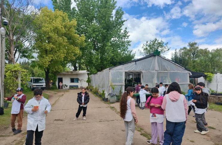 ESTUDIANTES DE LA ESCUELA PRIMARIA Nº6 VISITARON EL VIVERO MUNICIPAL