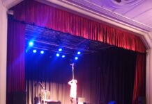 EL PAYASO RICOTA SE PRESENTÓ EN EL CENTRO CULTURAL ROMA CON UNA NUEVA FUNCIÓN AZUL