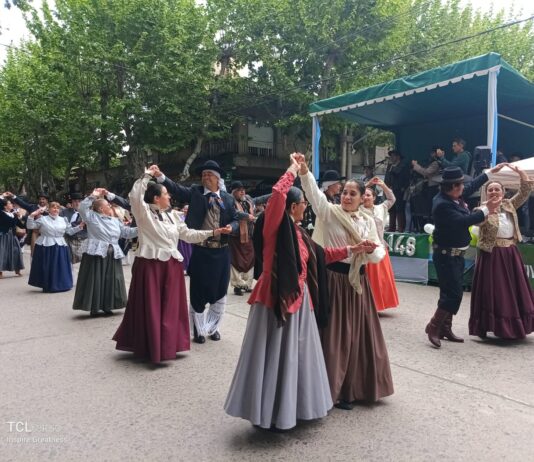 DESFILE TRADICIONALISTA POR EL DÍA DEL PUEBLO